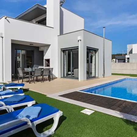Вилла Luxury With Private Pool Фош-ду-Арелью